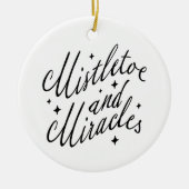 Mistletoe & Miracles Whimsical Kerstmis Rond Keramisch Ornament (Voorkant)