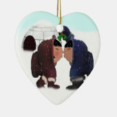Mistletoe Time - Mistletoe Kissing Eskimos Keramisch Ornament (Rechts)
