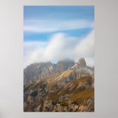Mistwolken boven de herfstdolomieten van sinaasapp poster (Voorkant)