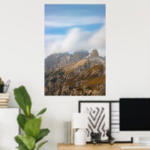 Mistwolken boven de herfstdolomieten van sinaasapp poster (Thuiskantoor)