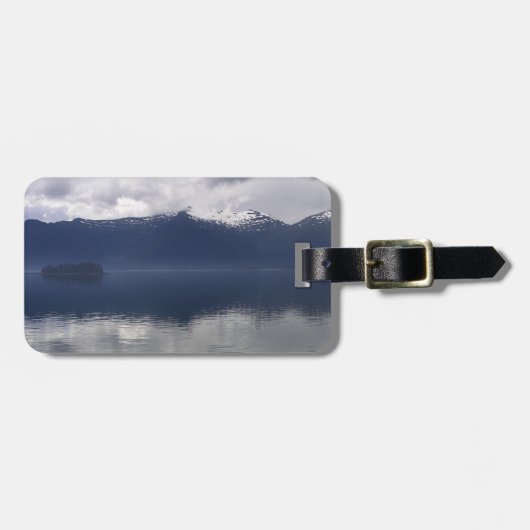 Misty Alaskan Zee in de schaduw van Blue Bagagelabel (Voorkant horizontaal)