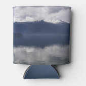 Misty Alaskan Zee in de schaduw van Blue Blikjeskoeler (Voorkant)