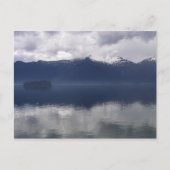 Misty Alaskan Zee in de schaduw van Blue Briefkaart (Voorkant)