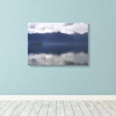 Misty Alaskan Zee in de schaduw van Blue Canvas Afdruk (Insitu (Houten vloer))