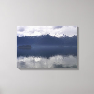 Misty Alaskan Zee in de schaduw van Blue Canvas Afdruk