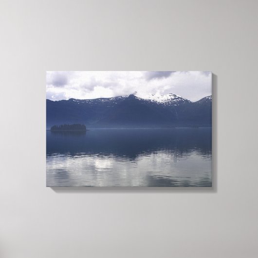 Misty Alaskan Zee in de schaduw van Blue Canvas Afdruk (Voorkant)