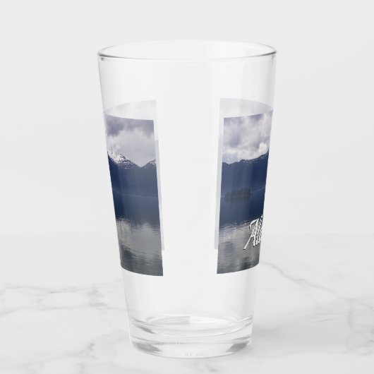 Misty Alaskan Zee in de schaduw van Blue Glas (Rechts)