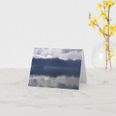 Misty Alaskan Zee in de schaduw van Blue Kaart (Gele Bloem)