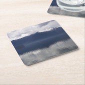 Misty Alaskan Zee in de schaduw van Blue Kartonnen Onderzetters (Schuin)