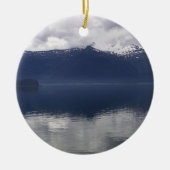 Misty Alaskan Zee in de schaduw van Blue Keramisch Ornament (Voorkant)