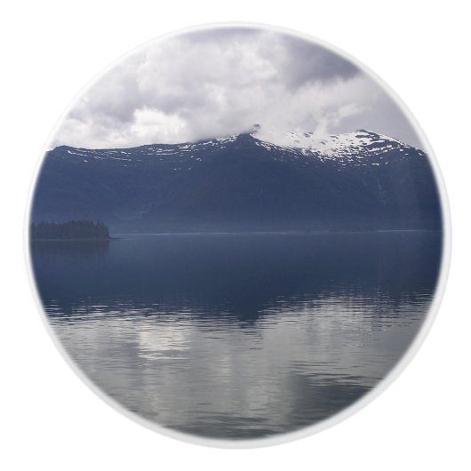 Misty Alaskan Zee in de schaduw van Blue Keramische Knop (Voorkant)