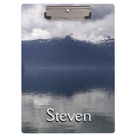 Misty Alaskan Zee in de schaduw van Blue Klembord (Voorkant)