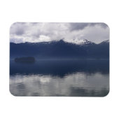 Misty Alaskan Zee in de schaduw van Blue Magneet (Horizontaal)