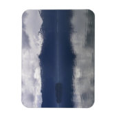 Misty Alaskan Zee in de schaduw van Blue Magneet (Verticaal)