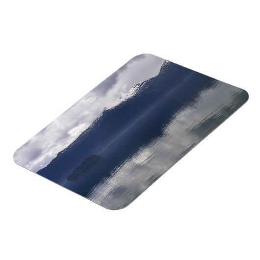 Misty Alaskan Zee in de schaduw van Blue Magneet (Linkerzijde)