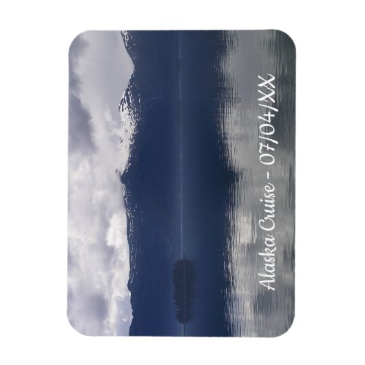 Misty Alaskan Zee in de schaduw van Blue Magneet (Verticaal)