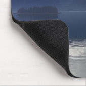 Misty Alaskan Zee in de schaduw van Blue Muismat (Hoek)