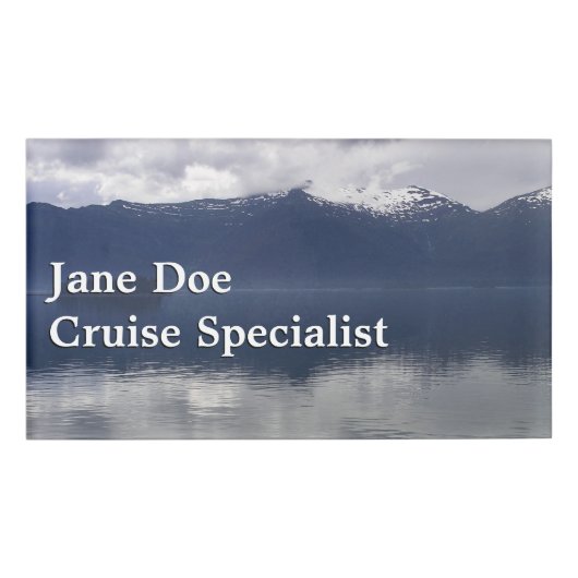 Misty Alaskan Zee in de schaduw van Blue Naambadge (Voorkant)