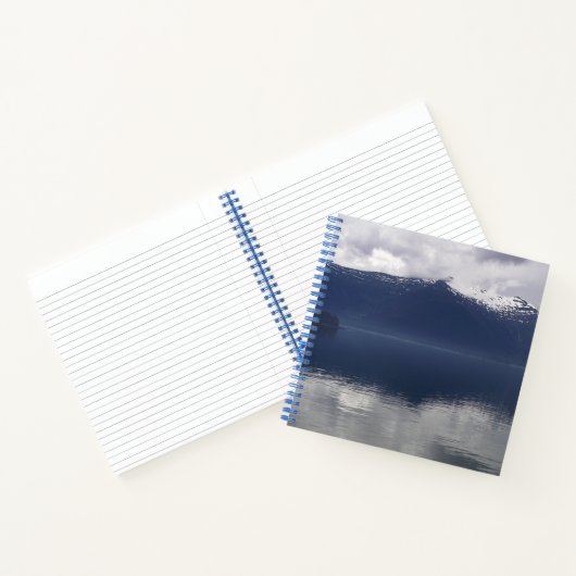 Misty Alaskan Zee in de schaduw van Blue Notitieboek (Binnen)