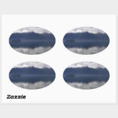 Misty Alaskan Zee in de schaduw van Blue Ovale Sticker (Vel)