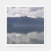 Misty Alaskan Zee in de schaduw van Blue Servet (Voorkant)