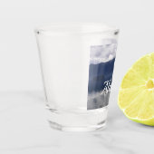 Misty Alaskan Zee in de schaduw van Blue Shot Glas (Links)