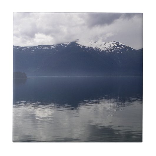 Misty Alaskan Zee in de schaduw van Blue Tegeltje (Voorkant)