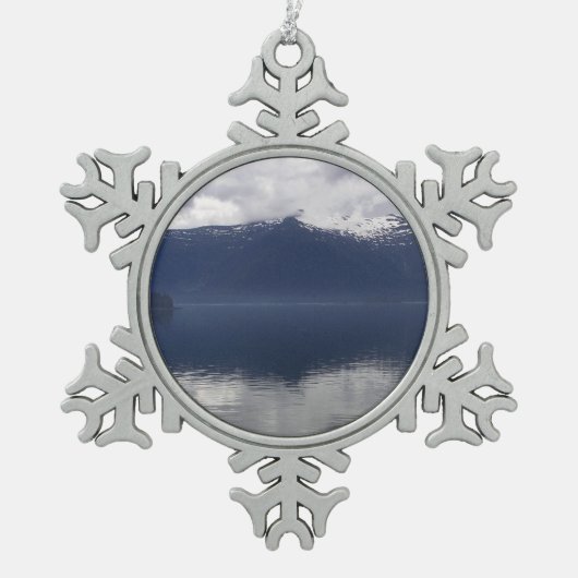 Misty Alaskan Zee in de schaduw van Blue Tin Sneeuwvlok Ornament (Voorkant)