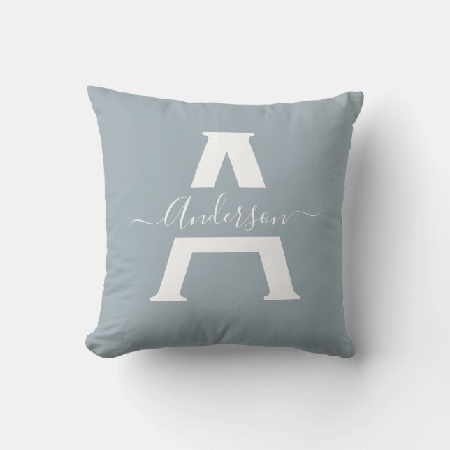 Misty Blue Modern Family Monogram Trendy Script Kussen (Voorkant)