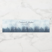 Misty Blue Mountains & Pine Forest rustieke bruilo Waterfles Etiket (Enkel label)