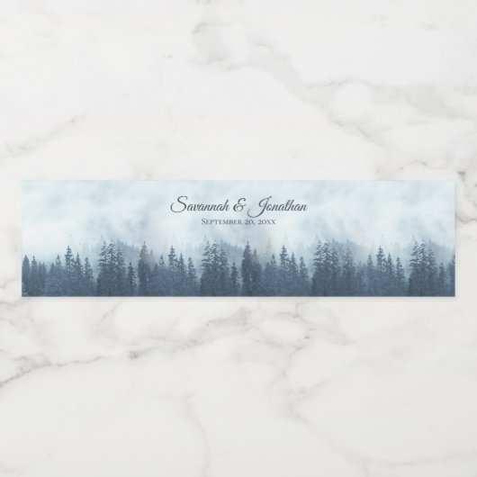 Misty Blue Mountains & Pine Forest rustieke bruilo Waterfles Etiket (Enkel label)