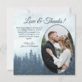 Misty Blue Pine Trees Rustic Wedding Oval Foto Bedankkaart (Voorkant)