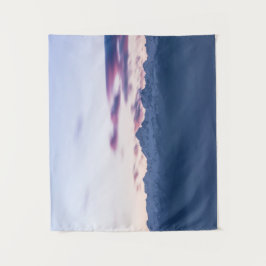 Misty clouds boven de berg Triglav, Slovenië Wandkleed