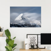 Misty clouds over berg Grintovec, Slovenië Poster (Thuiskantoor)
