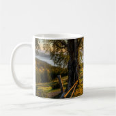 Misty Dawn in een bos Koffiemok (Links)