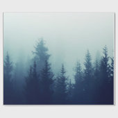 Misty fog in het dennenbos op berghellingen. Kleur Cadeaupapier (Vlak)