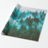 Misty foggy berglandschap met bos en vezel cadeaupapier (Uitgerold)
