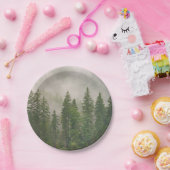 Misty Foggy Forest Bomen Papieren Bordje (Feest)