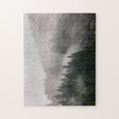 Misty Forest in de bergen Legpuzzel (Verticaal)