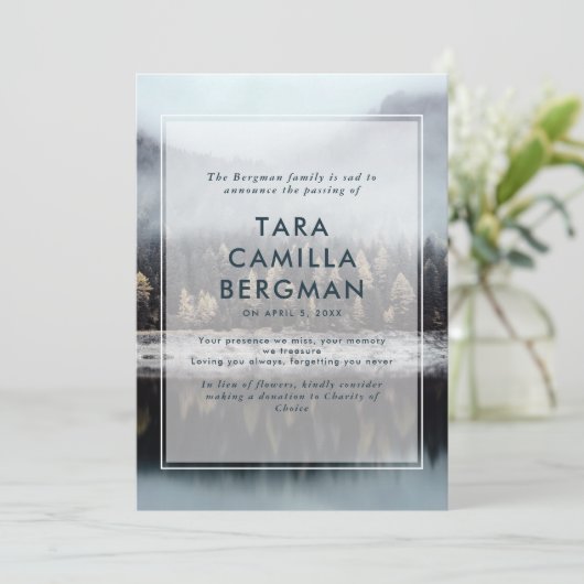 Misty Forest Lake Death Aankondiging (Staand voorkant)