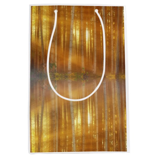Misty Forest Scene Medium Cadeauzakje (Voorkant)