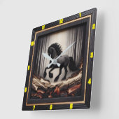 Misty Gallop: verkoold Fries hout Vierkante Klok (Hoek)