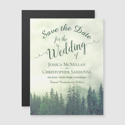 Misty Green Mountain Pines Bruiloft Save the Date Magnetische Uitnodiging (Voorkant / Achterkant)