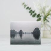 Misty Halong Bay Rock Islands, Vietnam Briefkaart (Staand voorkant)