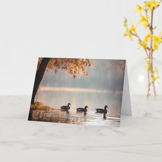 Misty herfstmeer met eenden sympathie kaart (Gele Bloem)