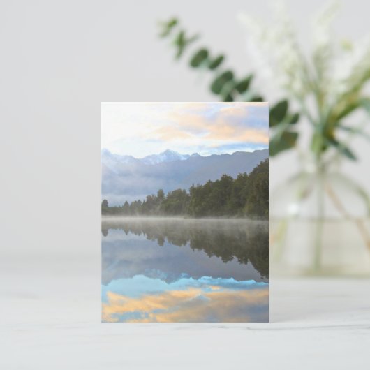 Misty Lake Trees Reflection Tranquil Natuur Briefkaart (Staand voorkant)