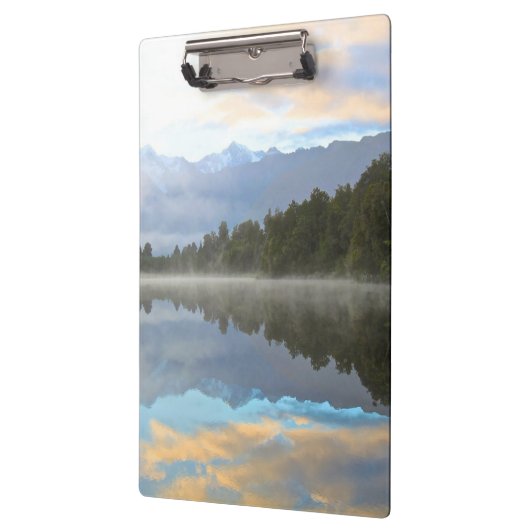 Misty Lake Trees Reflection Tranquil Natuur Foto Klembord (Links)