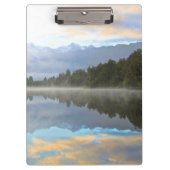 Misty Lake Trees Reflection Tranquil Natuur Foto Klembord (Voorkant)