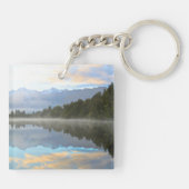 Misty Lake Trees Reflection Tranquil Natuur Sleutelhanger (Achterkant)