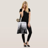 Misty Monochrome Pine Forest Waterverf Art Print Tote Bag (Op model)